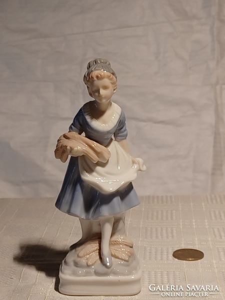 Porcelain figure without mark