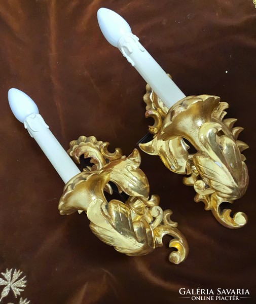 Pair of Florentin wall arms, gilded, carved lime wood.