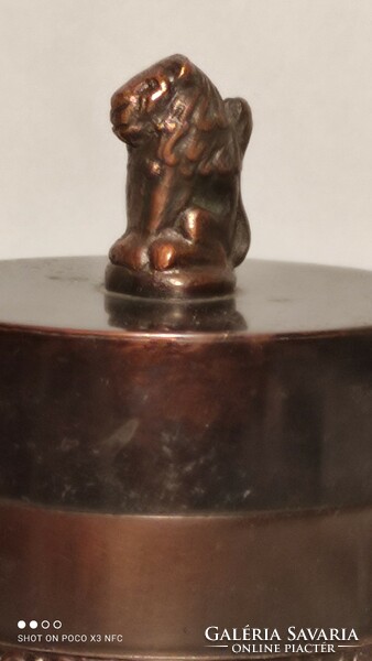 Képzőművészeti réz bronz doboz oroszlán fogóval