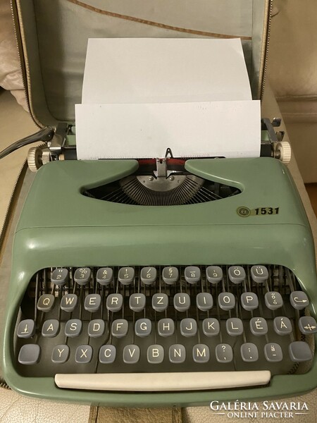 Táska írógép