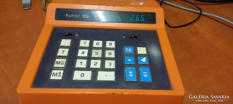 Hunor-88 desktop calculator