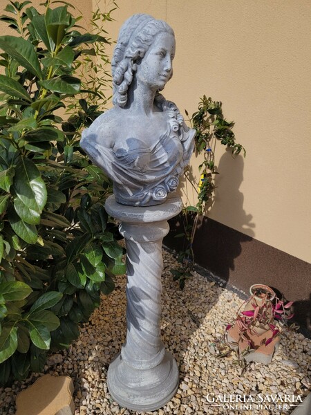 Régi kerti szobor ( Sissy)