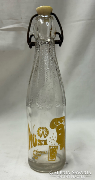 Retro Hüsi szénsavas üdítő ital csatos üveg szép állapotban 0,25 l. 24 cm.