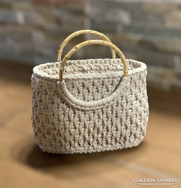 Crochet bag with bamboo handle