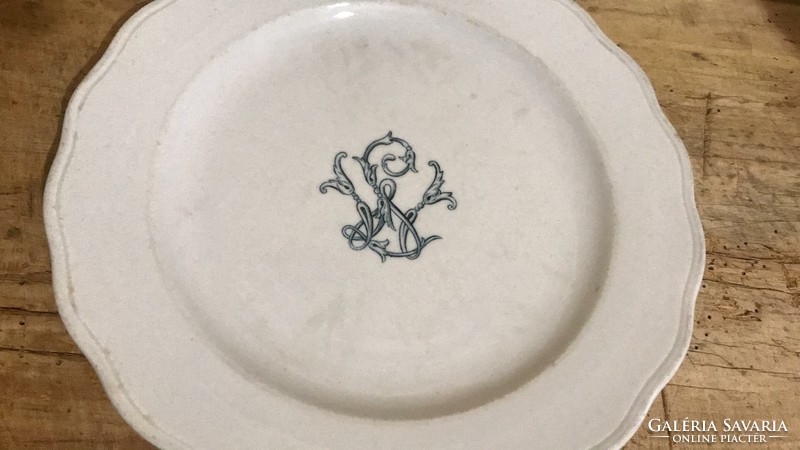 Antik Zsolnay szív pecsétes tányér