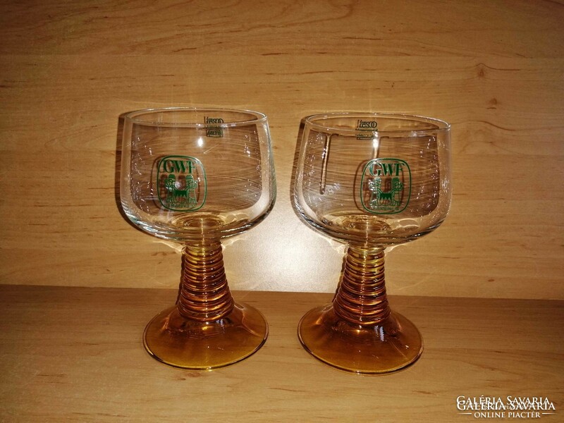 Pair of glass glasses with yellow bases (16/k)