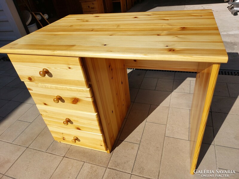 Pine desk for sale in nice condition.