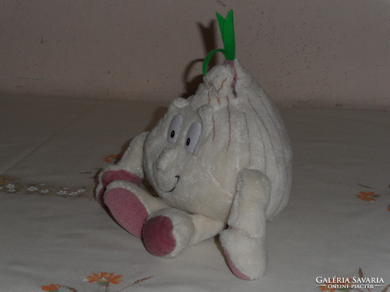 Plush toy figure (onion)