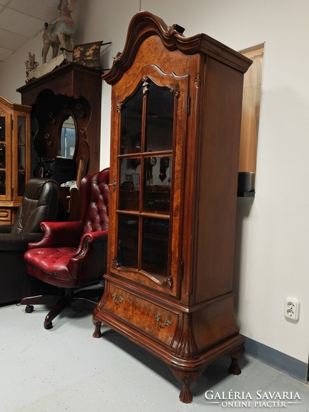 Mahogany-colored Neo-Baroque display cabinet display cabinet in very nice condition