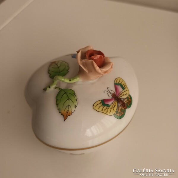 Heart-shaped bonbonnier with a rose holder with Victoria pattern from Herend