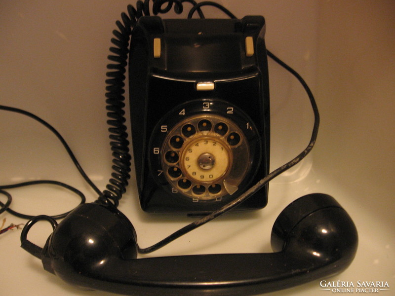 Retro fekete tárcsás telefon