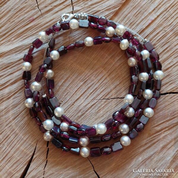 Very nice 2-row garnet necklace with shell pearls