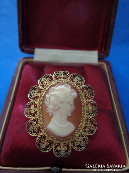 Cameo pendant - brooch in filigree silver frame