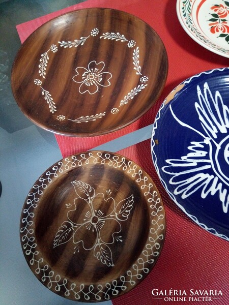 Kerámia és porcelán fali tányérok