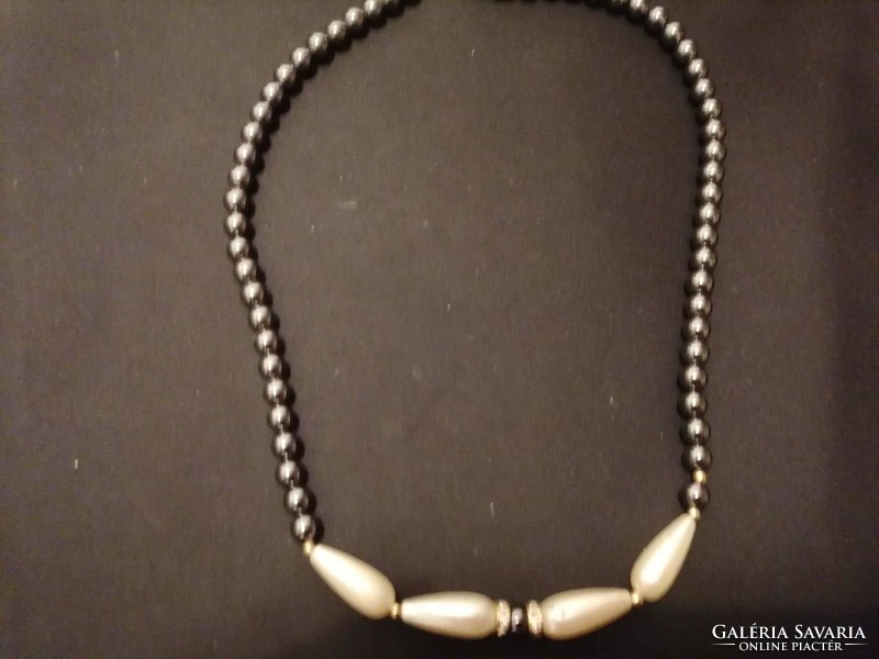 Beautiful hematite and pearl necklace (wrong clasp)!