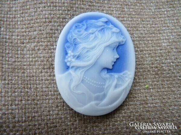 Wonderful cameo pendant carved with a beautiful profile, the color is not so bright.
