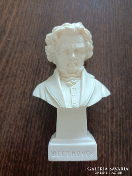 Beethoven ègetett gipsz szobor