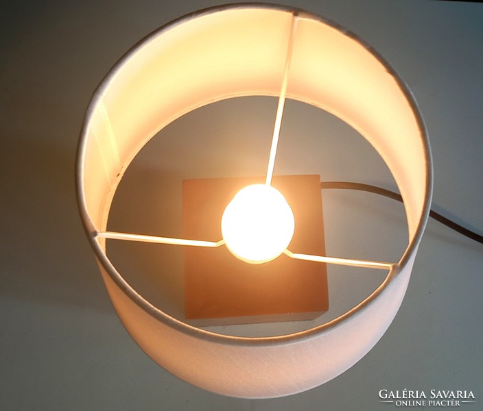 Modernista design fa asztali lámpa ALKUDHATÓ