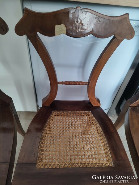 Intatziás székek