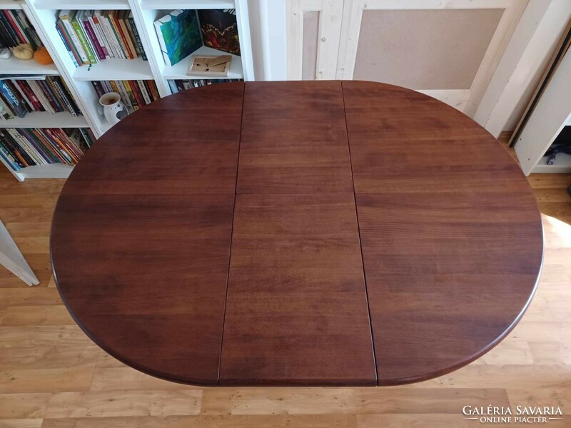 Solid wood expandable dining table