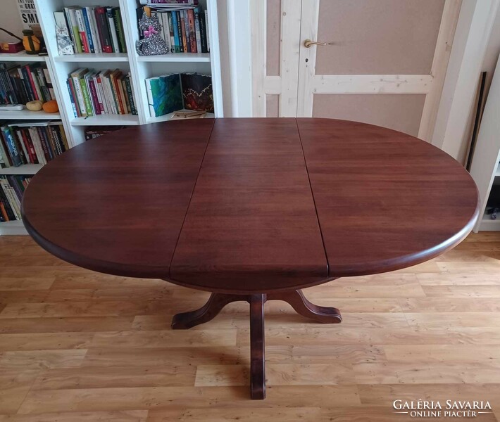 Solid wood expandable dining table