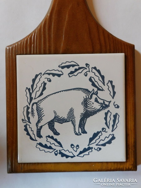 Retro cutting board with wild boar tile inlay