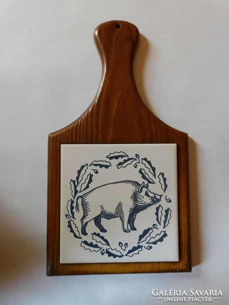Retro cutting board with wild boar tile inlay