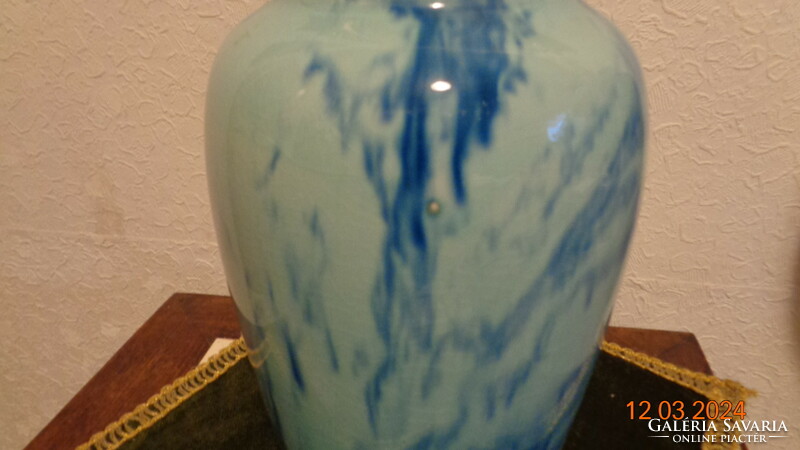 Zsolnay kék váza , labradoros mintázattal  31 cm az 50- es évekből