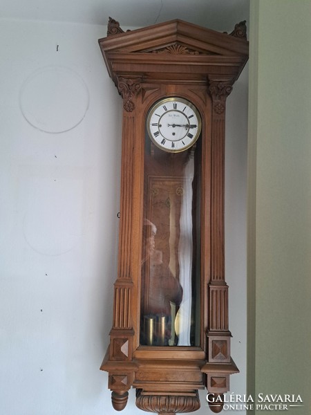 Three-weight wall clock