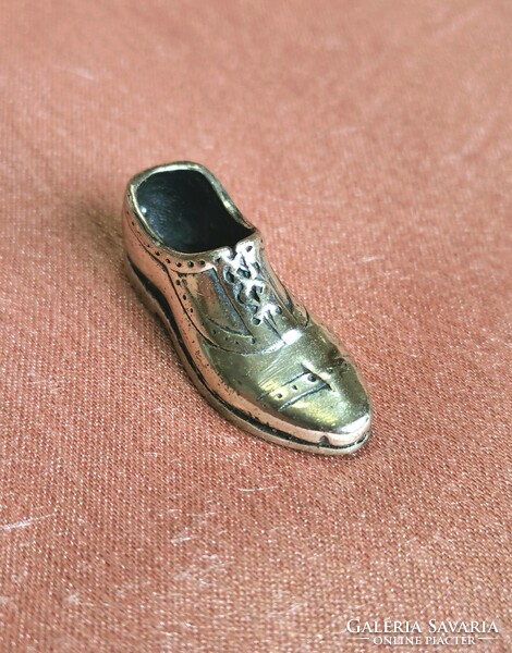 Ezüst miniatűr cipő
