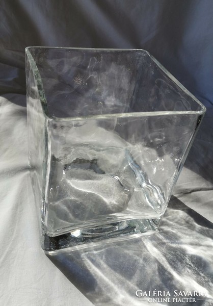 17 cm magas kocka üveg váza, edény