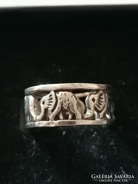 Openwork elephant pattern wedding ring