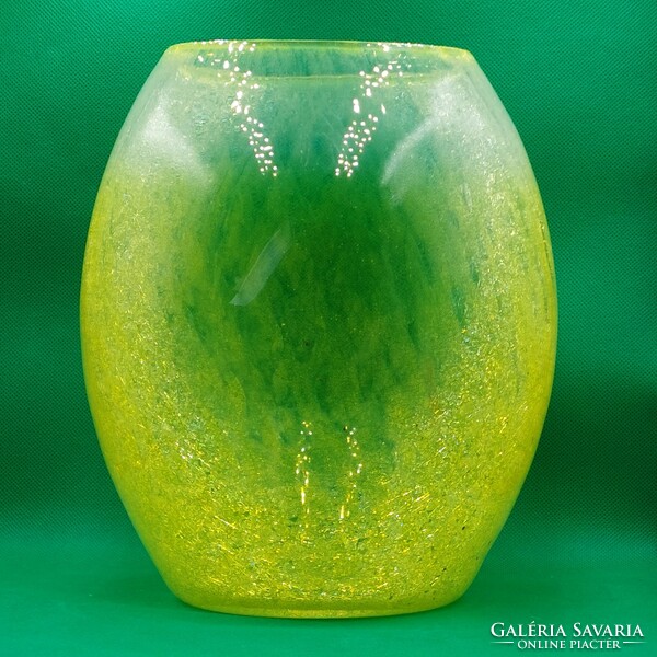 Ritkább formájú 25 cm-es Karcagi fátyolüveg váza