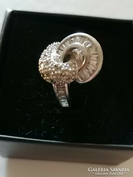 Showy women's silver ring