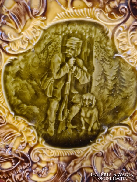 Antik Villeroy & Boch Schramberg vadász jelenetes majolika tányér