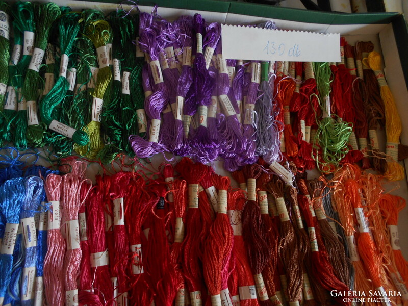 Varrónői hagyatékból 130 motring osztott selyemhímző fonal vegyes színek