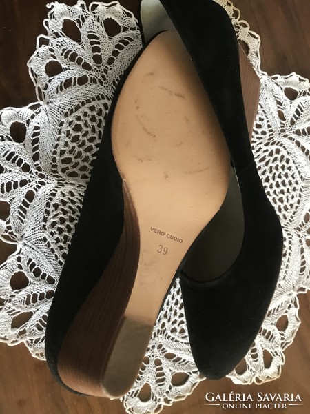 Fekete fordított bőr egybe talpu cipő
