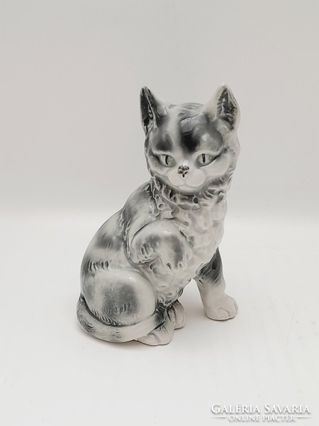 Porcelain cat, unmarked, 11 cm