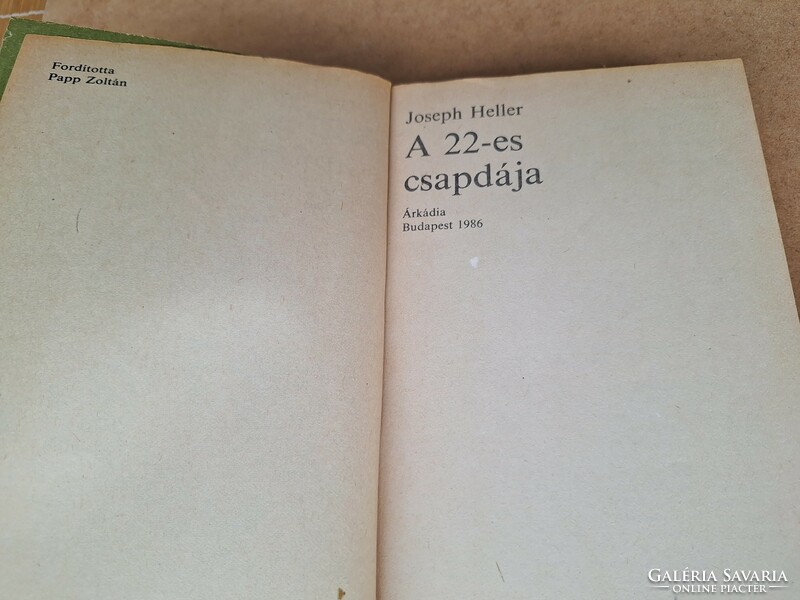 Joseph Heller két könyve : A 22-es csapdája és a Záróra.  1500.-Ft