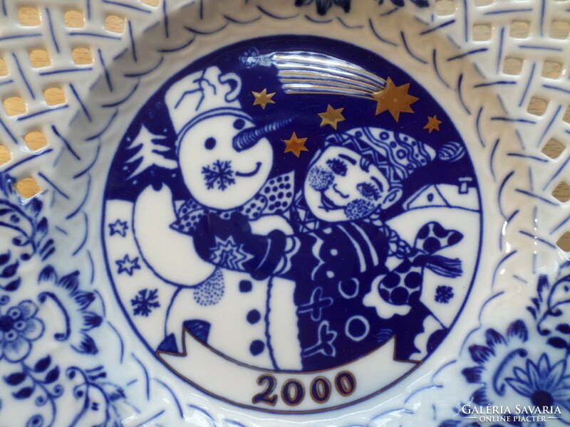 Limitált kiadású "hagymamintás" 2000 évszámos porcelán kistányér 18,5 cm