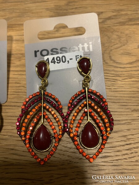Brand new earrings in 2 colors