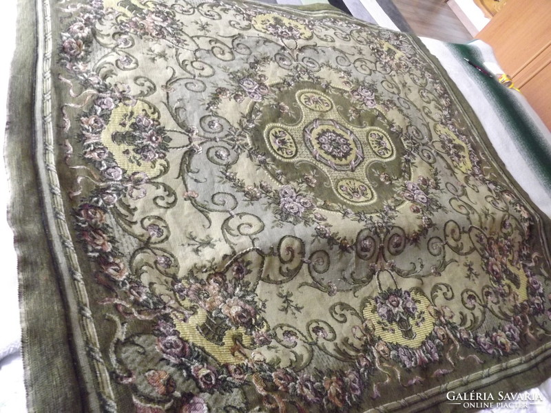 Woven tablecloth 136 x 126 cm