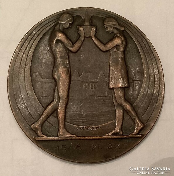 MAFC 50 éves -  1897-1947 - bronz emlékérem díszdobozban. Jelzett: Magdányi Antal