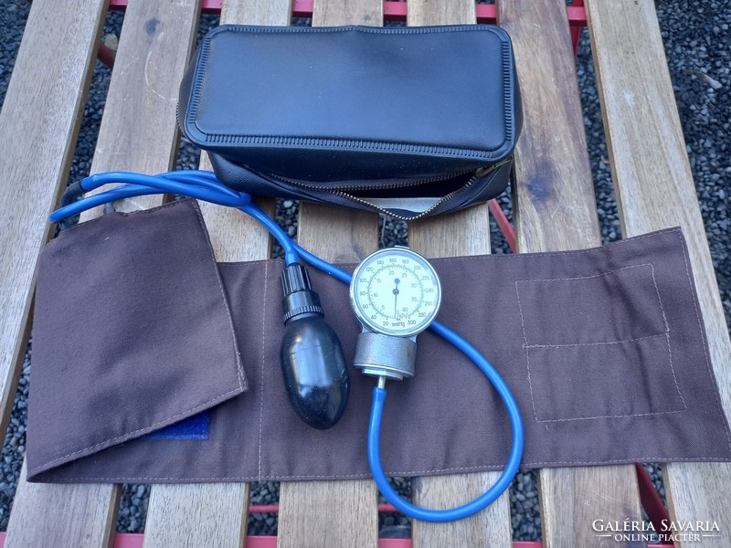 Vintage/retro orvosi eszköz: vérnyomásmérő /Orvosi rendelő dekoráció