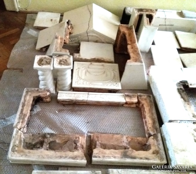 Old white ceramic stove from Beszterce from the 1920s, dismantled