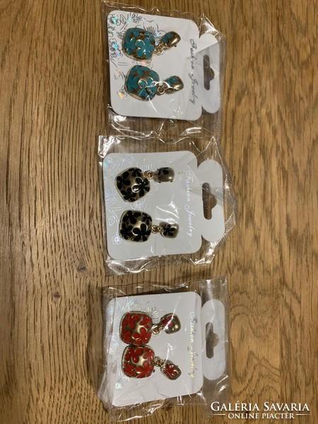 Bizsu unopened earrings in 3 colors