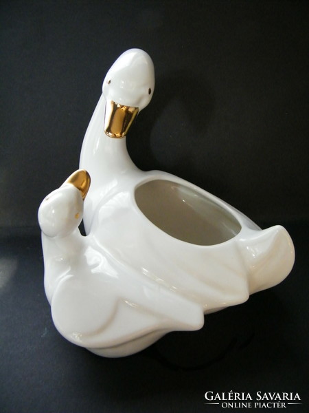 Hattyúkat formázó porcelán kaspó