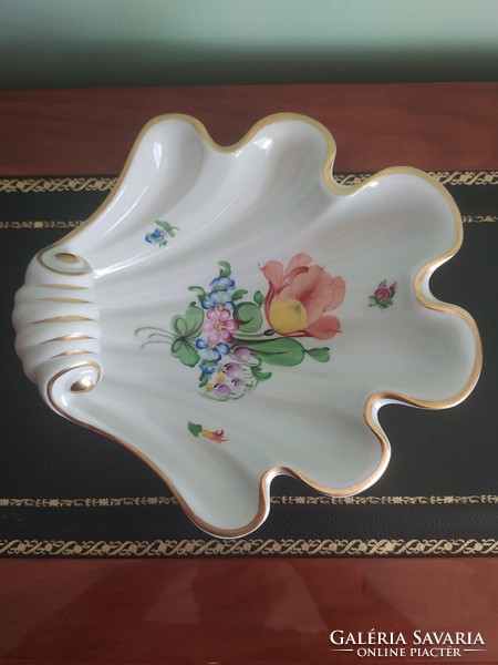Herendi kagyló alakú asztalközép, kínáló  kézi festésű virág dekorral, hibátlan, jelzett, 24 cm
