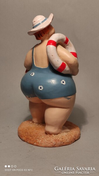 Strandoló nő szobor fürdőruhás mentő öves 16 cm
