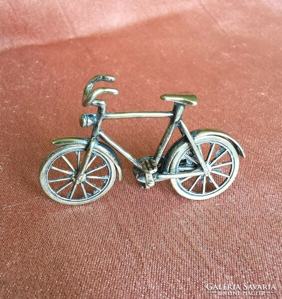 Ezüst miniatűr bicikli